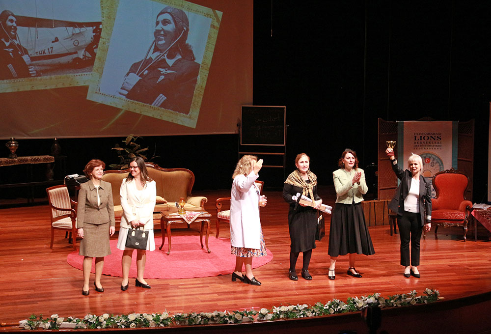 "Zamansız Kadınlar" Tiyatral Gösteri