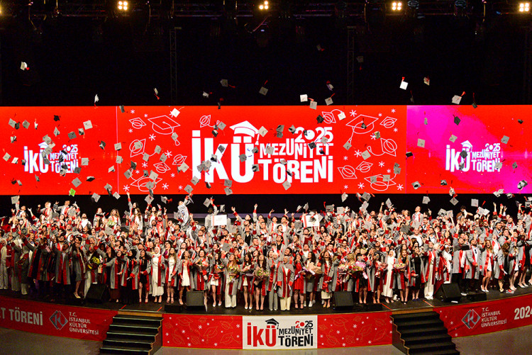 İKÜ 2024-2025 Mezuniyet Töreni 
