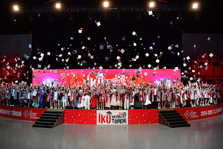 İKÜ 2024-2025 Mezuniyet Töreni 