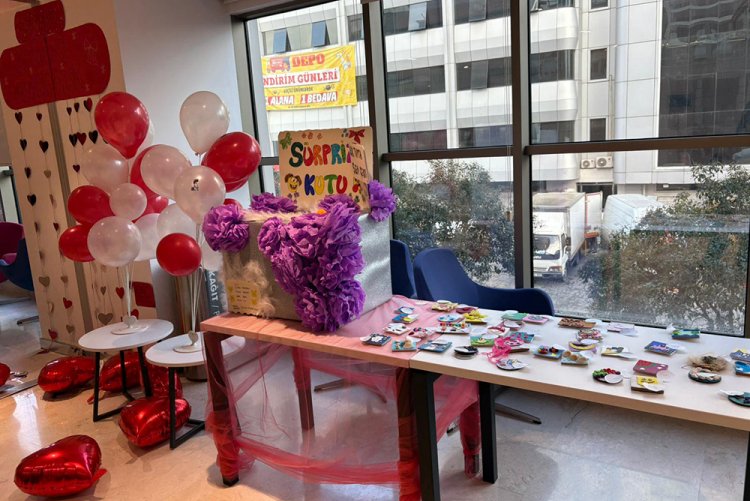 “24 Kasım Öğretmenler Günü Coşkusu: Öğretmenlerimizin İzinde, Eğitimin Geleceği” İKÜ’de Kutlandı